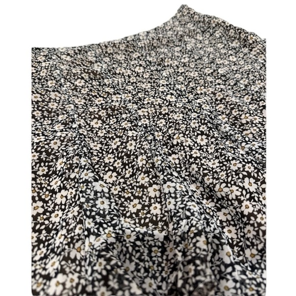 NWT Dress Forum Black Floral Daisy Skirt Size Small - Picture 2 of 5